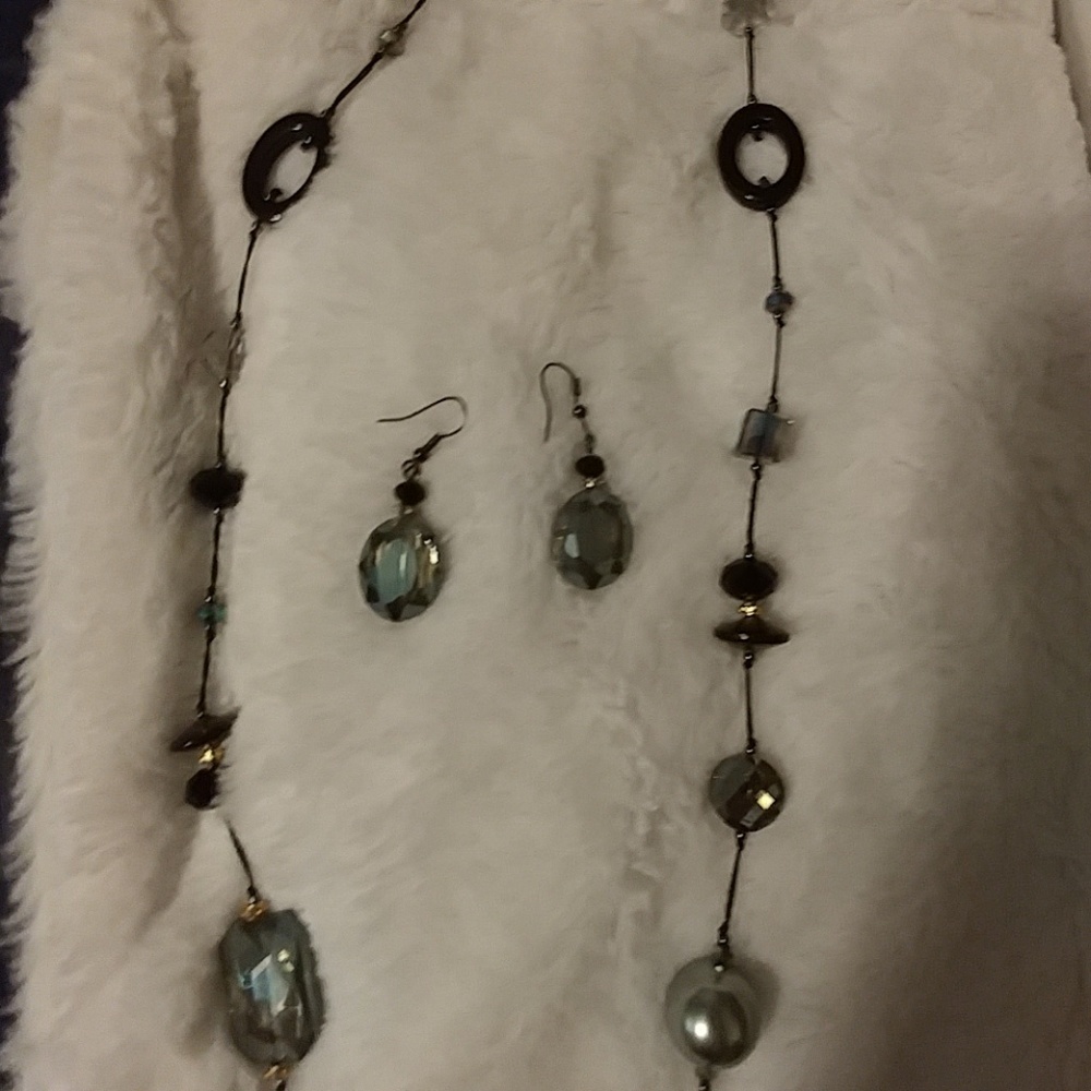 Jewelry - Picture 2 of 3